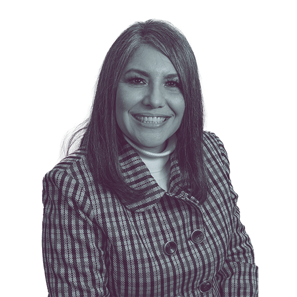 A black and white portrait of Lesly Muñoz of Oregon House District 22 from the waist up, smiling and looking into the camera